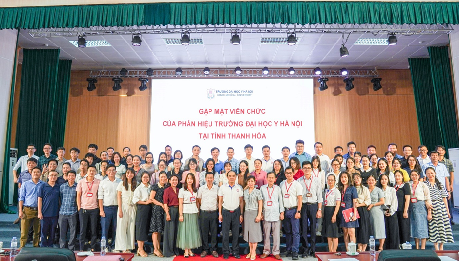 Gặp mặt viên chức của Phân hiệu Trường Đại học Y Hà Nội